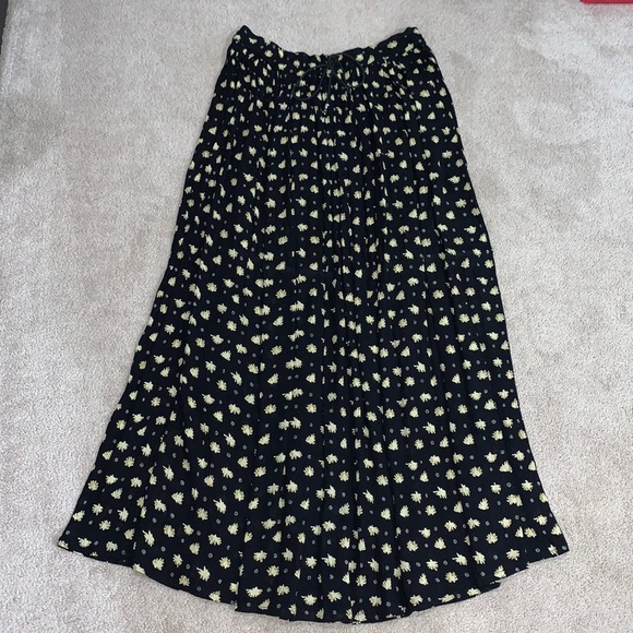 Dresses & Skirts - Maxi skirt